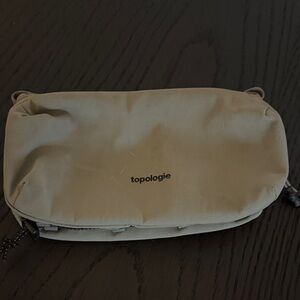 Topologie Grey Bottle Sacoche Crossbody Bag